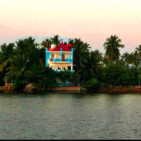 Victoria'S River View Resort بونديتْشيري المظهر الخارجي الصورة