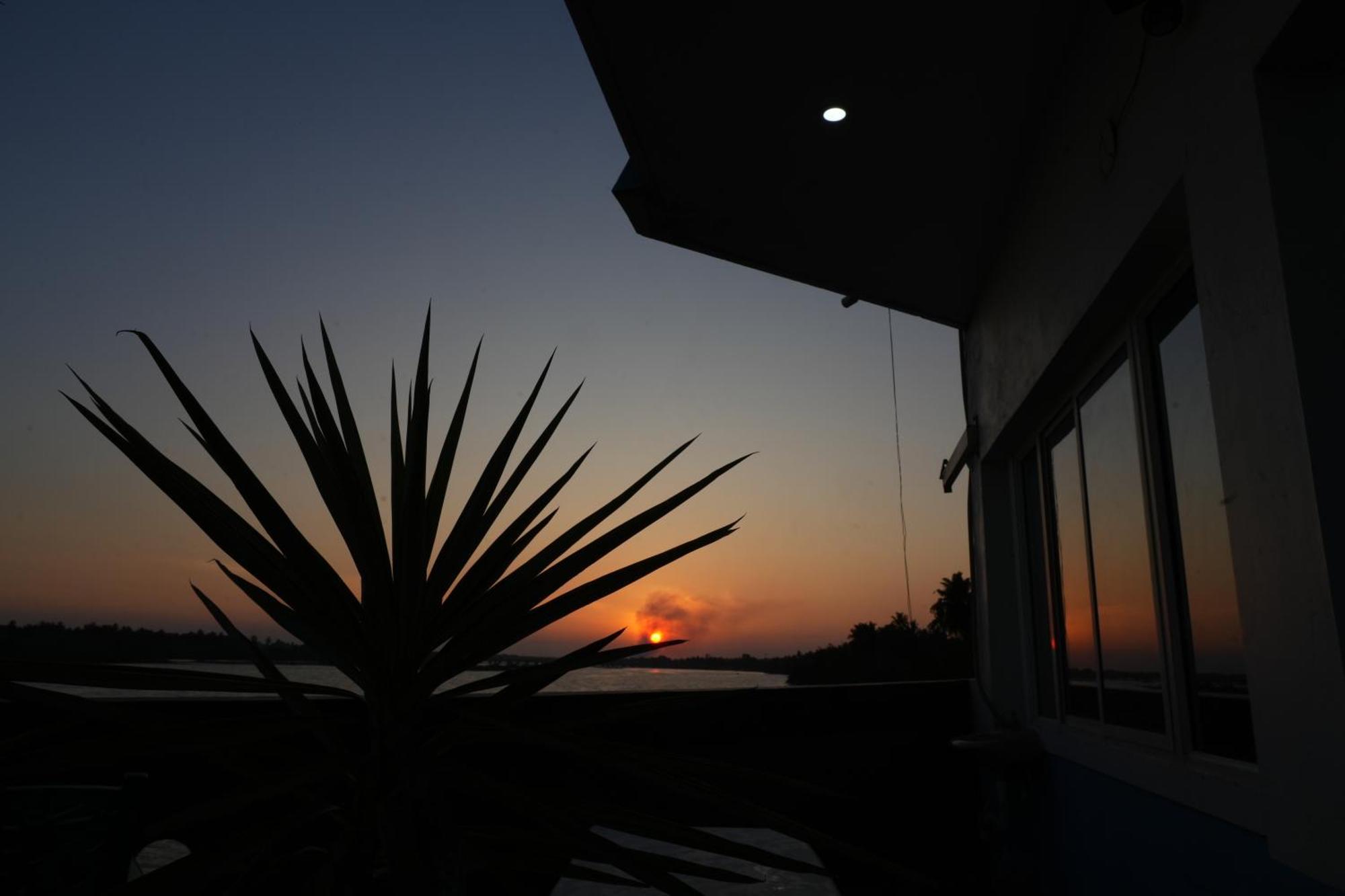 Victoria'S River View Resort بونديتْشيري المظهر الخارجي الصورة
