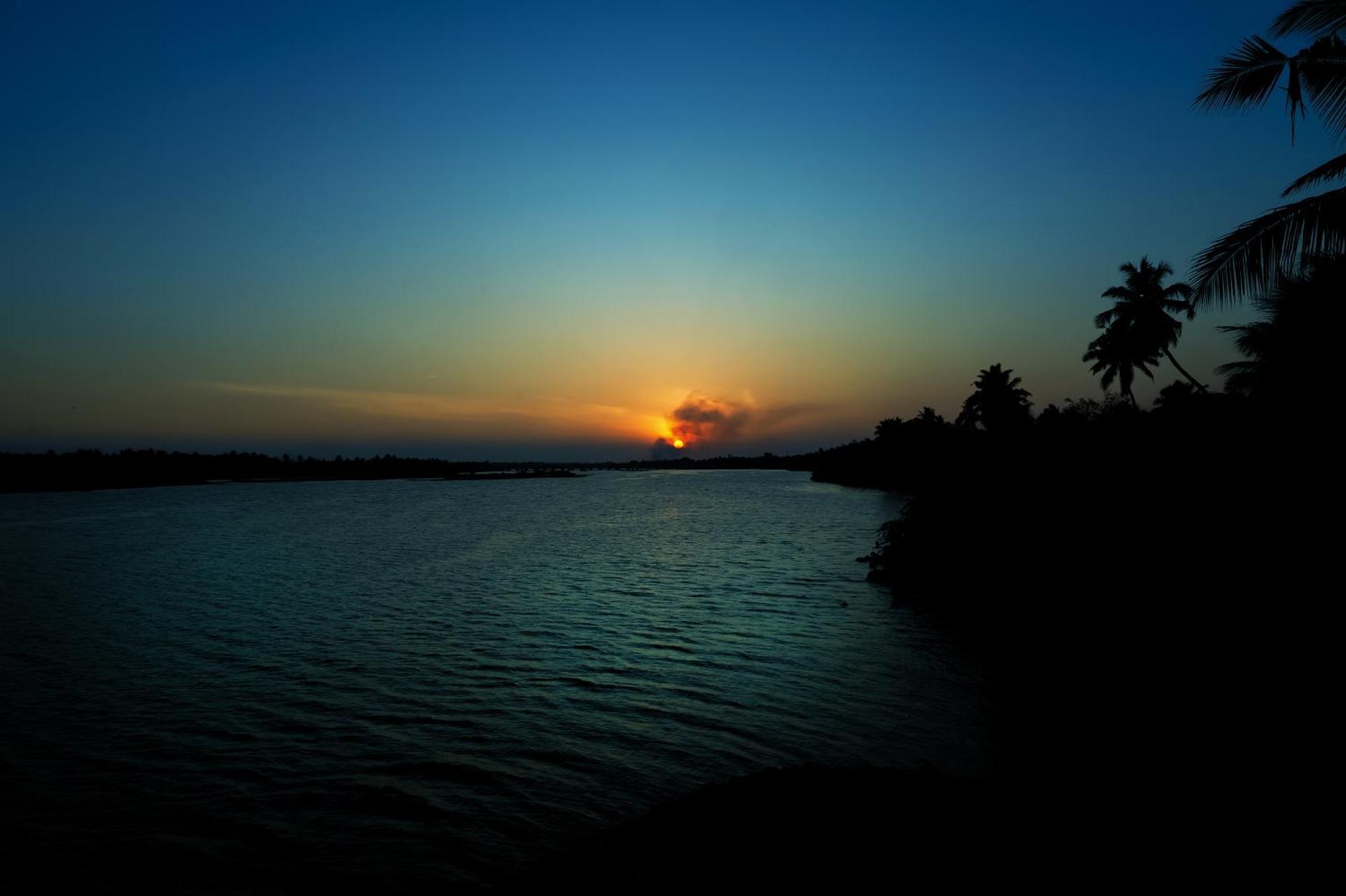 Victoria'S River View Resort بونديتْشيري المظهر الخارجي الصورة