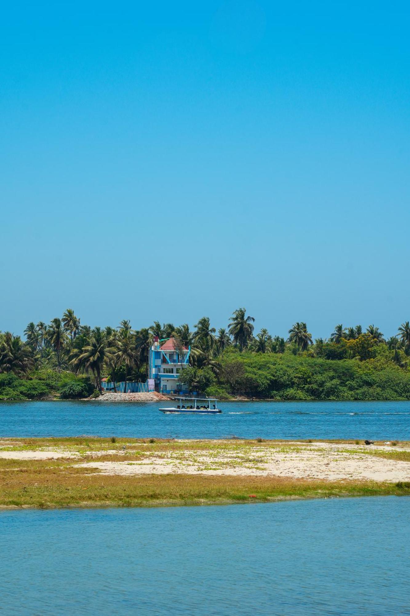 Victoria'S River View Resort بونديتْشيري المظهر الخارجي الصورة