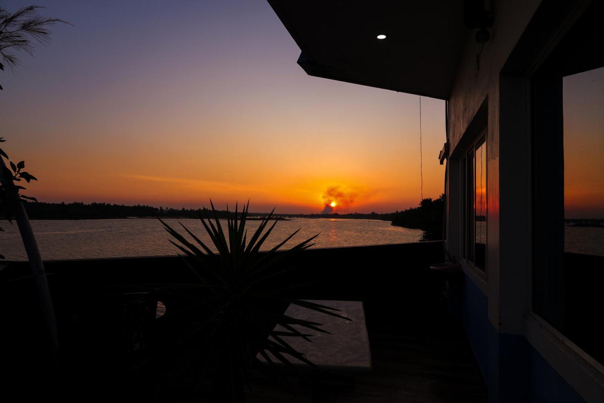 Victoria'S River View Resort بونديتْشيري المظهر الخارجي الصورة